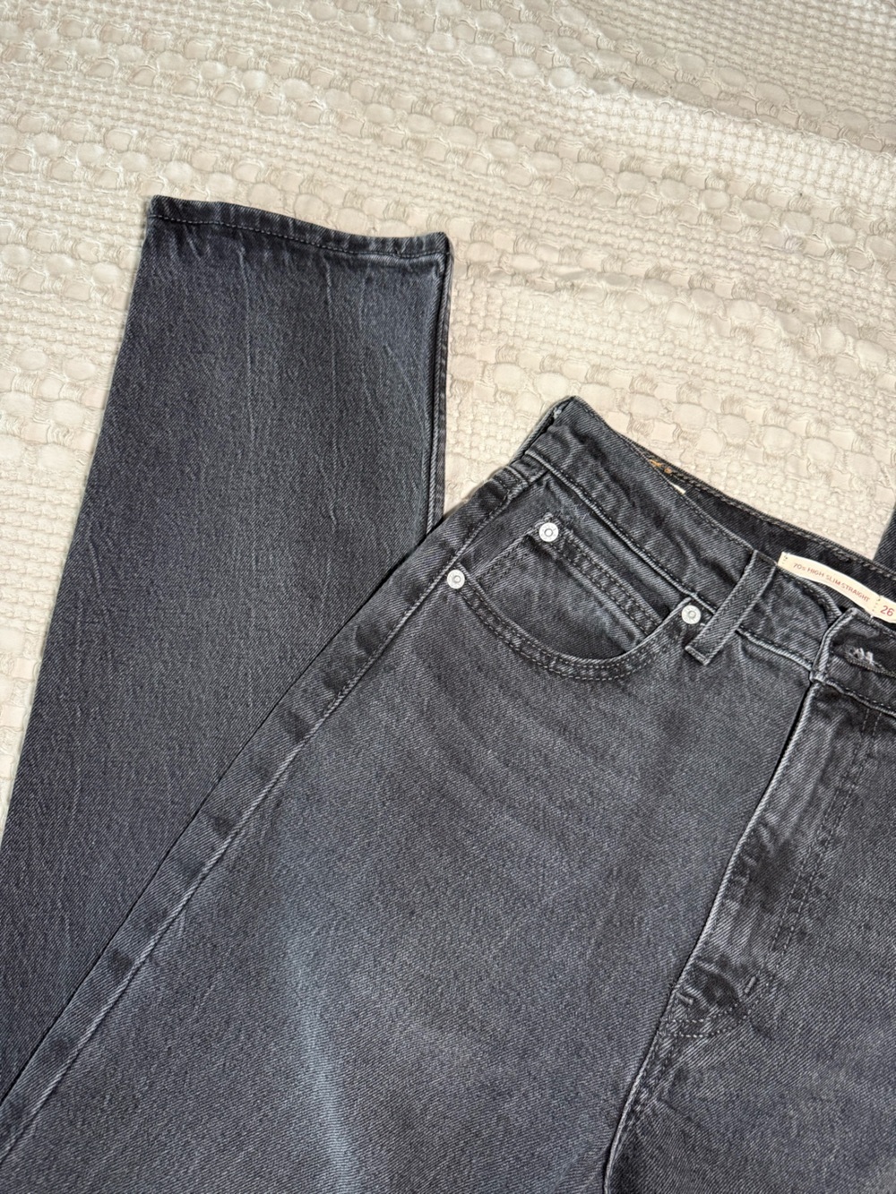 Levi's 70s High-Rise slim Straight Jeans in Black Wash - Picture 6 of 8